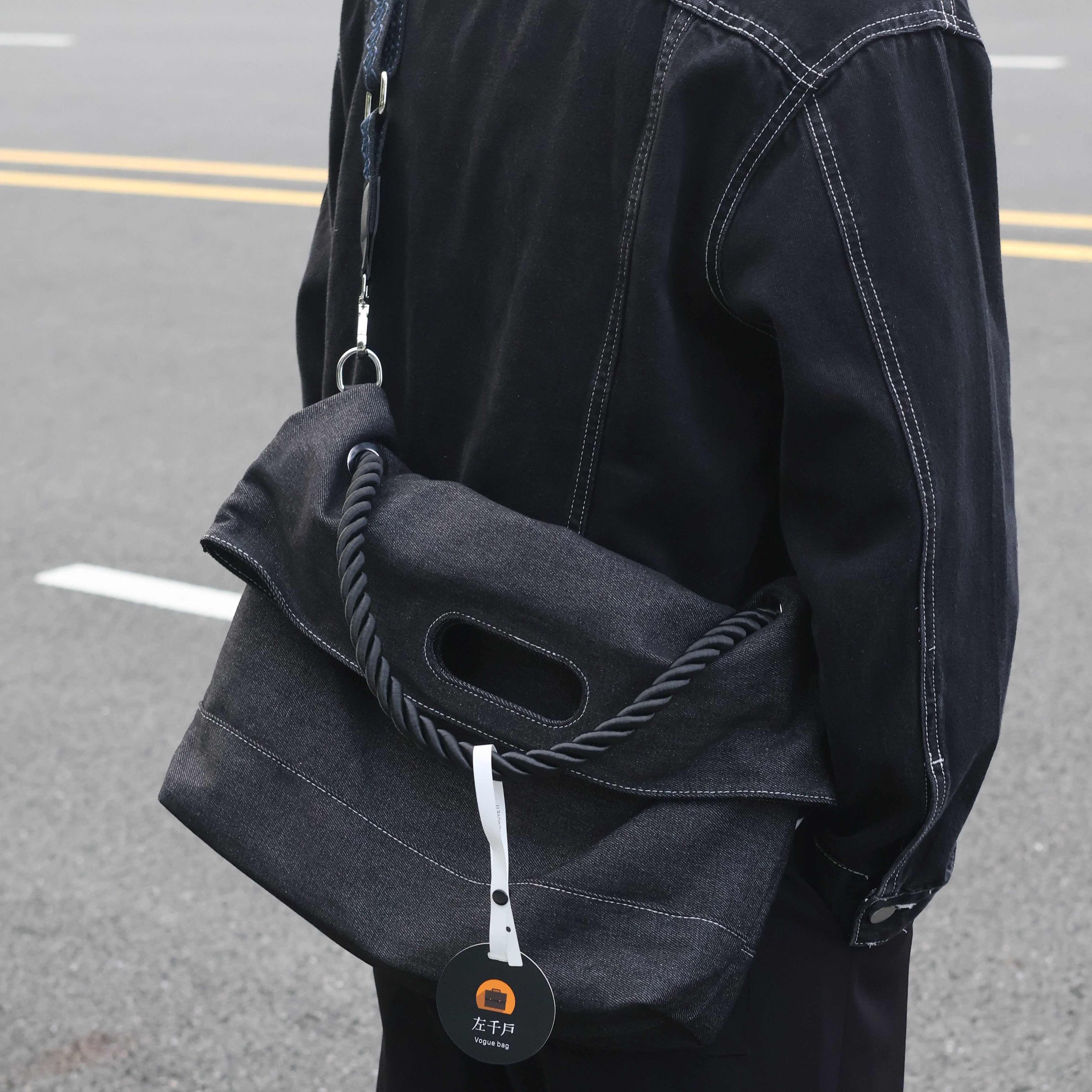 左千户2026爆款牛仔布包包男款休闲斜挎托特包大容量健身包电脑包