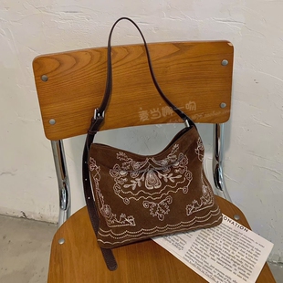 欧洲站新款牛猄真皮游牧风民族刺绣复古单肩斜挎方形百搭时尚女包