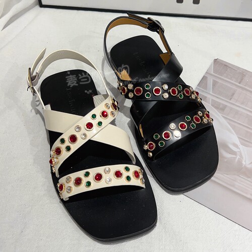 欧洲站EC夏时尚黑白牛皮重工彩色宝石铆钉交叉带罗马平底女凉鞋