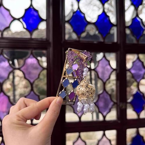 苏州拙政园鸳鸯馆紫藤花花窗冰箱