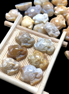 新品贷狐狸雕刻珊瑚玉卡通