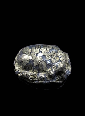 天然珊瑚玉黑金沙料蓝底荷叶纹立体牛雕刻牌子吊坠雕项链一物一图