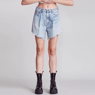 现货 女 R13中腰蓝色斜毛边显瘦高腿长褶缝宽松老爹阔腿牛仔中短裤