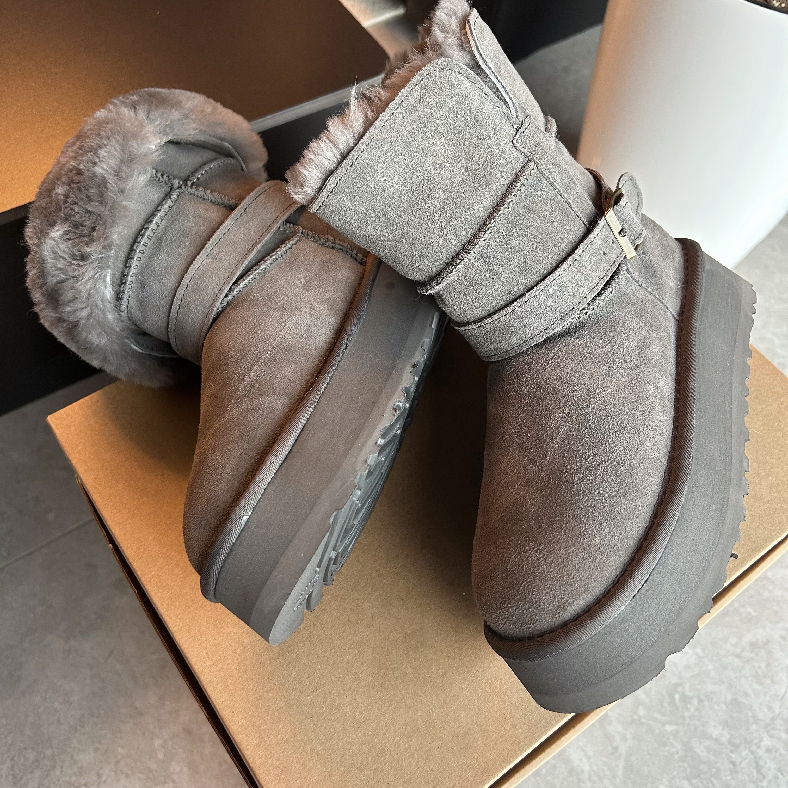 东北短低筒骑士靴厚底雪地靴女款2025新款冬季羊皮毛一体灰色短靴