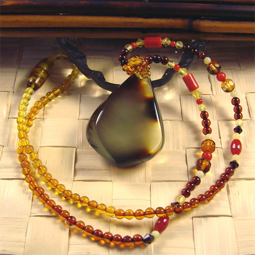 原石设计款小众国检证书天然琥珀