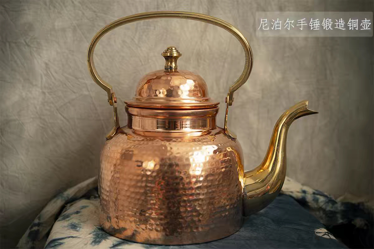 尼泊尔手工烧水铜壶带盖密封冷水铜罐铜壶厨房饮料容器大容量健2L