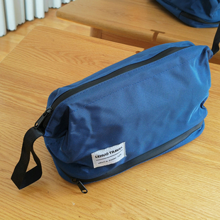 容量很大洗漱包可装 瓶瓶罐罐 便宜出只有100个 小瑕疵双层化妆包