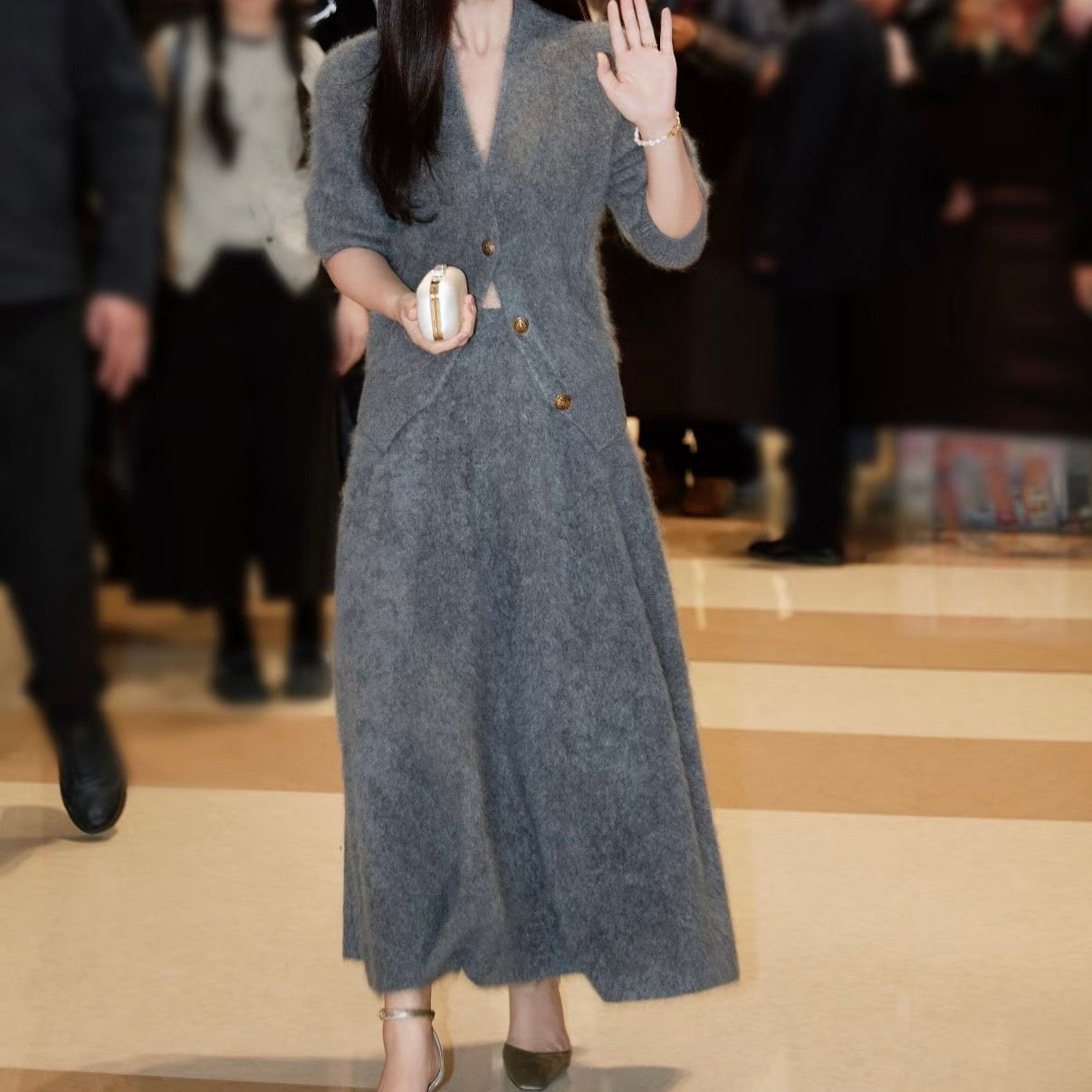 无敌软糯~本土小众尾纱康赛妮羊绒开衫半裙套装慵懒简约气质穿搭,女装/女士精品,时尚套装,淘宝优惠券,粉丝福利购,淘宝优惠卷