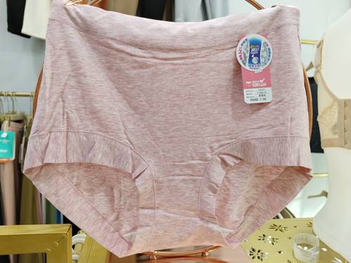 彩田女士内裤超大码妈妈裤包臀