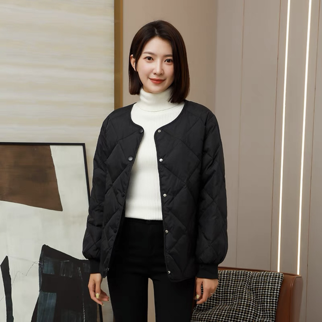 林木飞羽绒服2025新款春季短款菱形格圆领时尚白鸭绒显瘦外套韩版