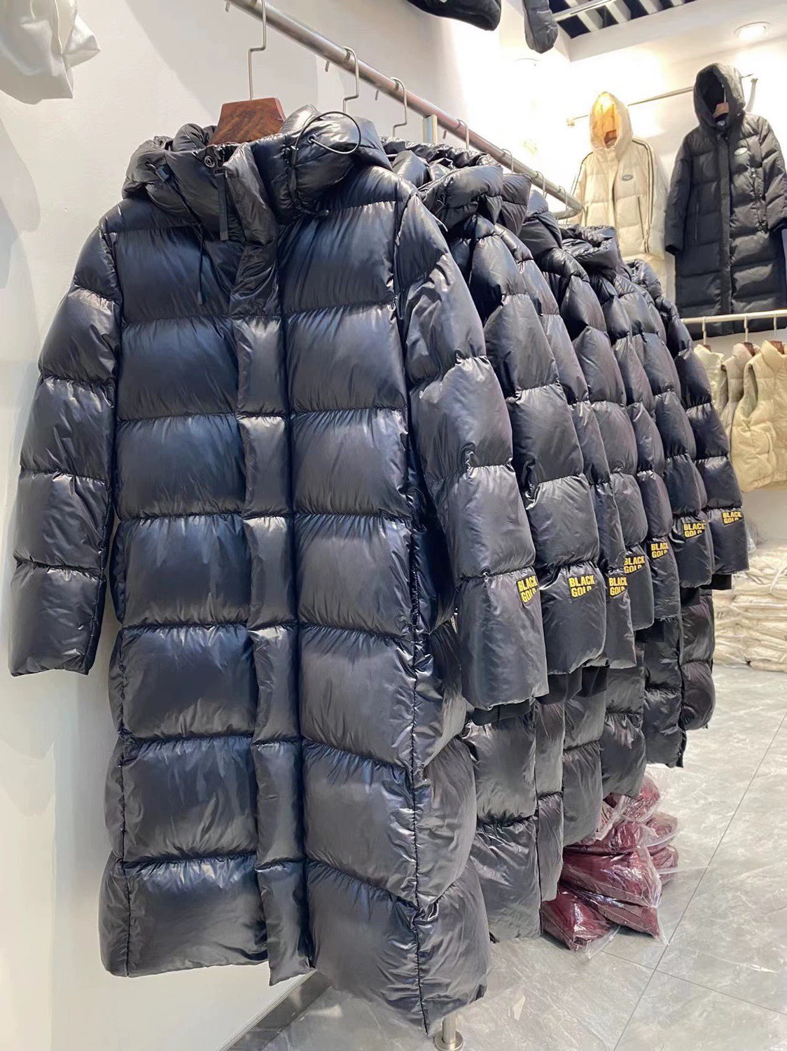 高端黑色白鸭绒过膝长款行走的羽绒服被加绒加厚连帽情侣女装免洗