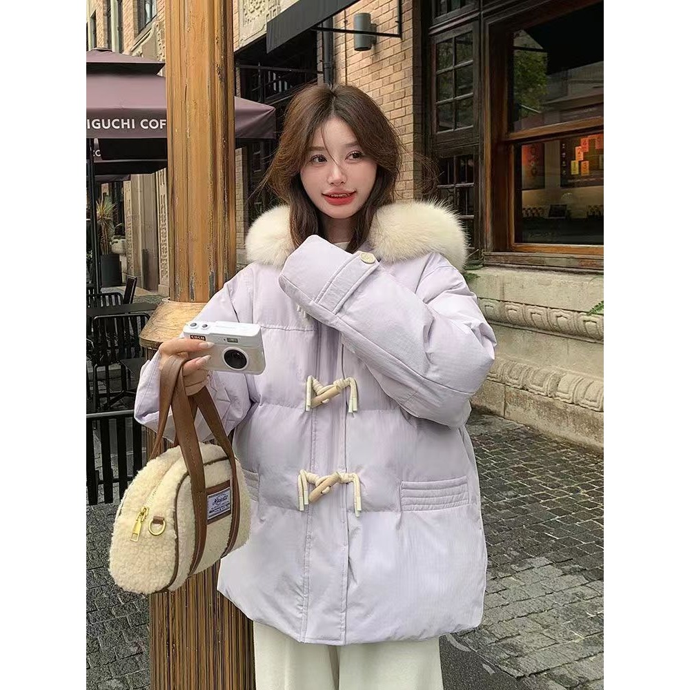 90绒白鸭绒羽绒服紫色牛角扣棉服女冬季宽松大毛领加厚面包服外套