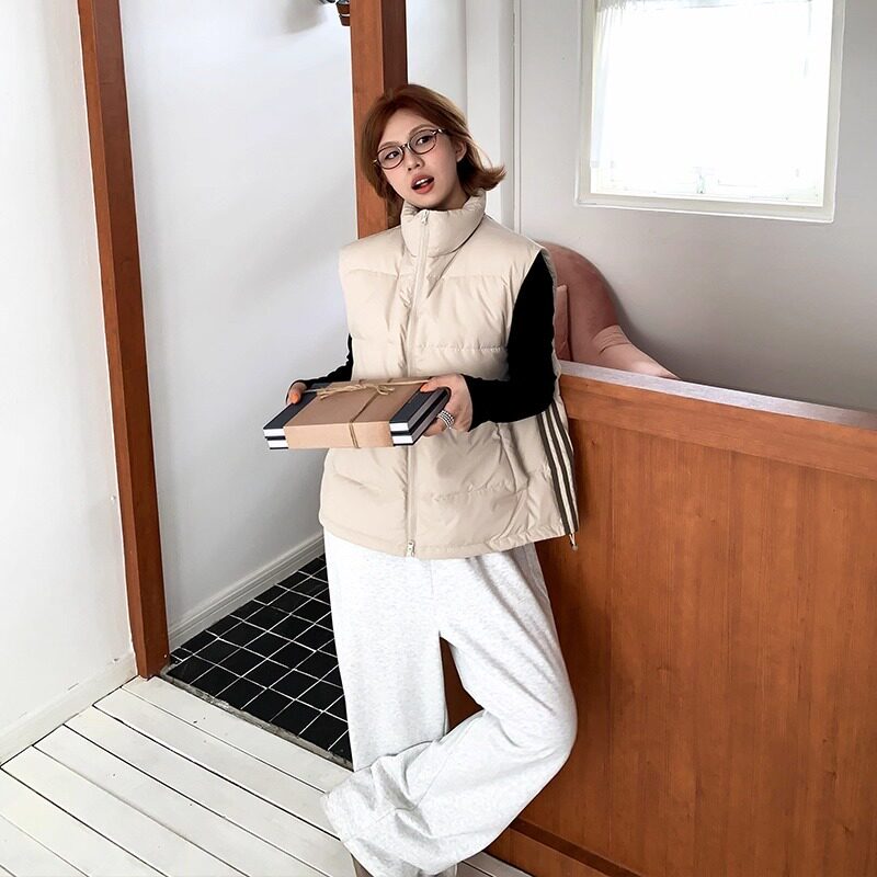 秋冬款90绒白鸭羽绒服马甲女外穿宽松学院风欧货三条杠棉背心马夹