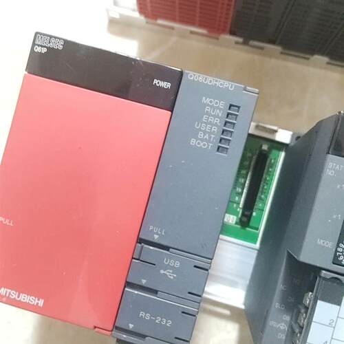 三菱Q系列PLCQ06UDHCPU。模块九个带底板。QX询价
