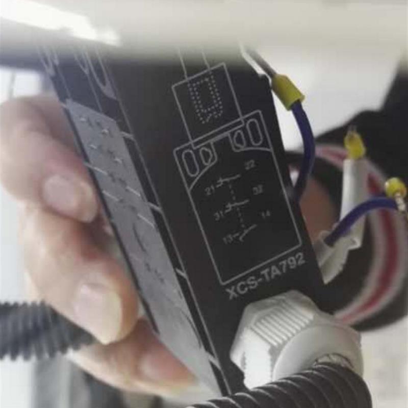 正品  XCSTA792  施耐德插片式安全限位开关询价