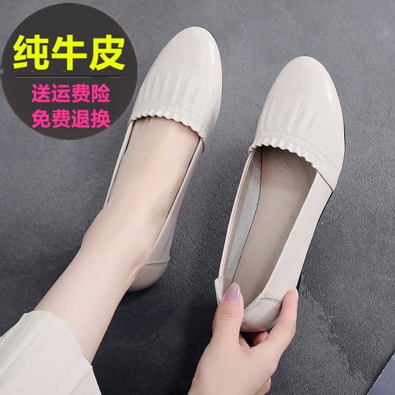 春季2025年新款妈妈女鞋平底软底中老年皮鞋真皮中年单鞋女牛筋底