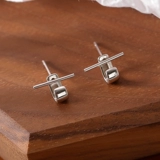 Серебряная игла, небольшие дизайнерские брендовые серьги, серебро 925 пробы, городской стиль