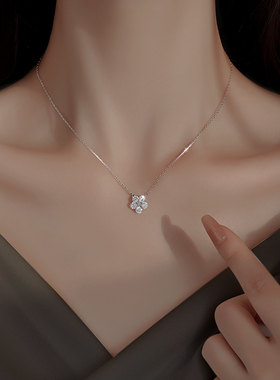 银奥十字链女花朵项链