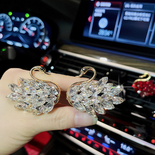 镶钻轻奢珍珠天鹅车载空调出风口香薰女装饰品车内装饰用品大全