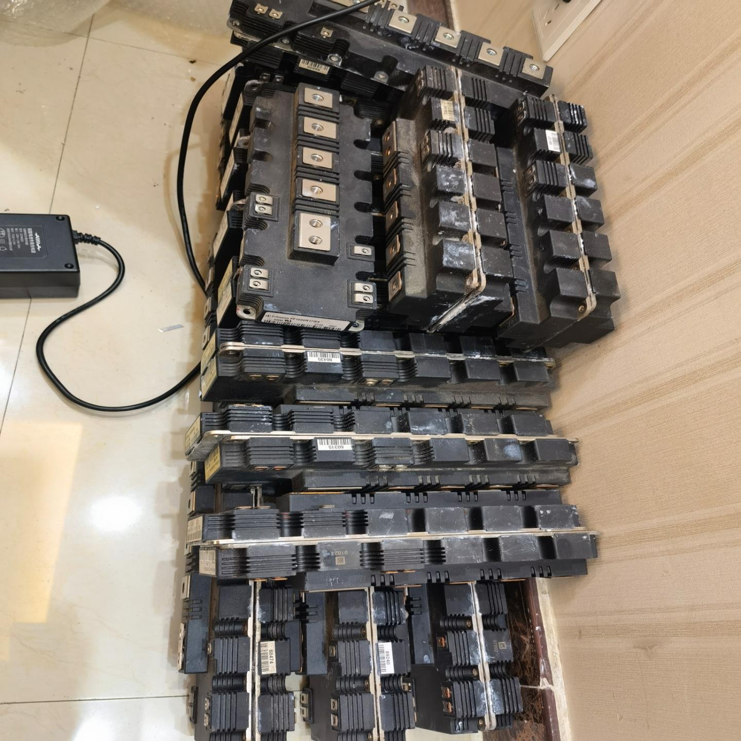 议价FF1000R17IE4 FF1400R17IP4 8成询价