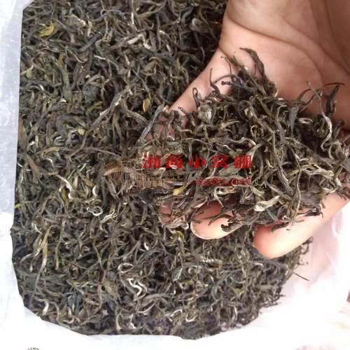 正真的野生茶，山上老乡自己家制作，自己饮用。茶中林，林中茶。