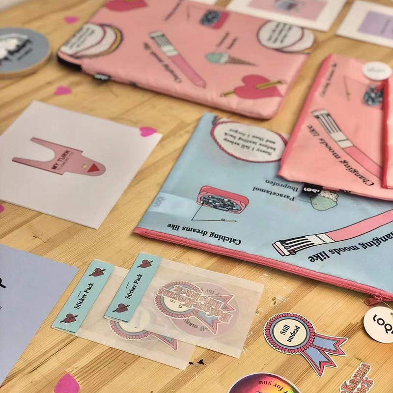 LOQI文创收纳袋艺术整理包旅行分类包文件笔袋防泼水包中包 模型