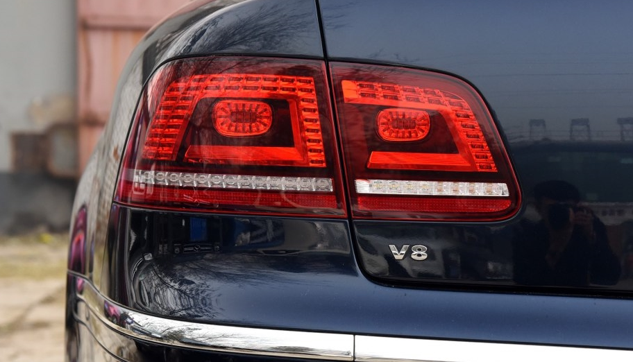 德国大众 辉腾 标 V8标 4.2 标 后标 尾标 后备箱车贴