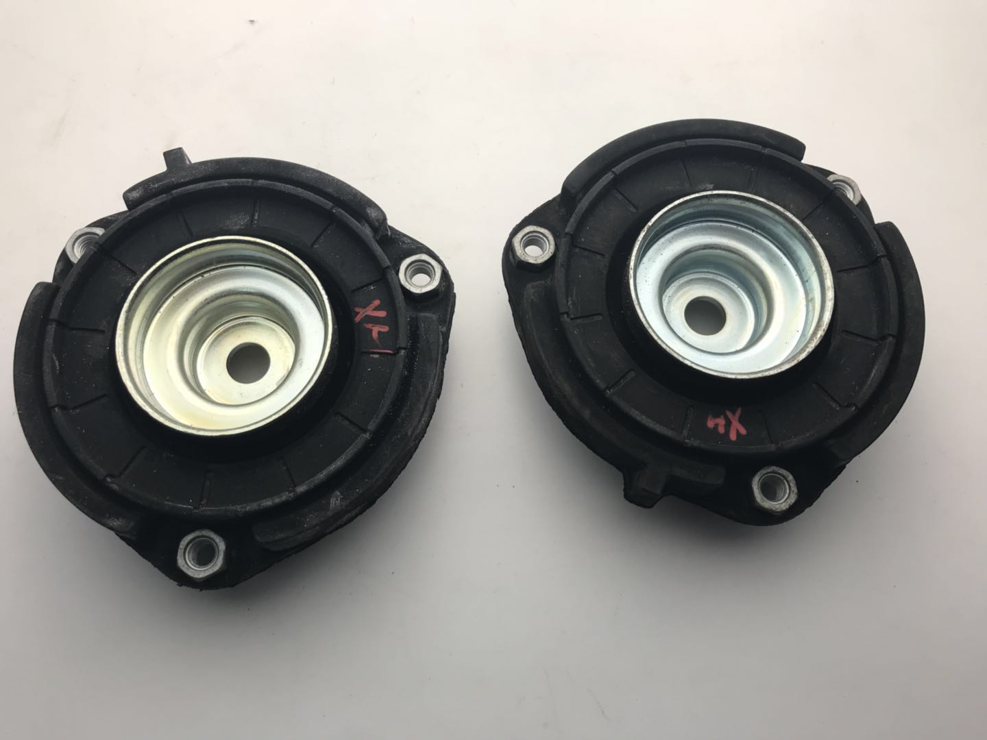 速腾高尔夫平面前减震器顶胶