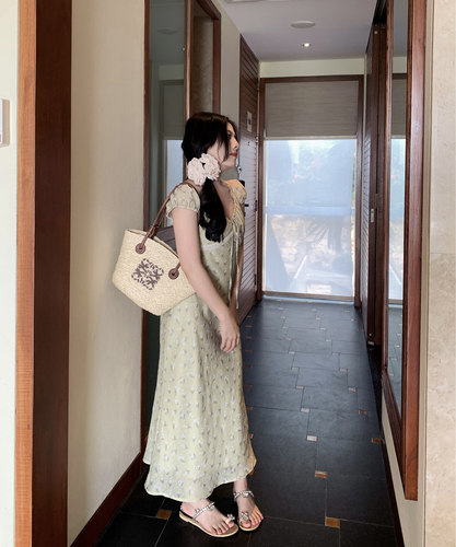 涤纶150小个子碎花修身斜裁