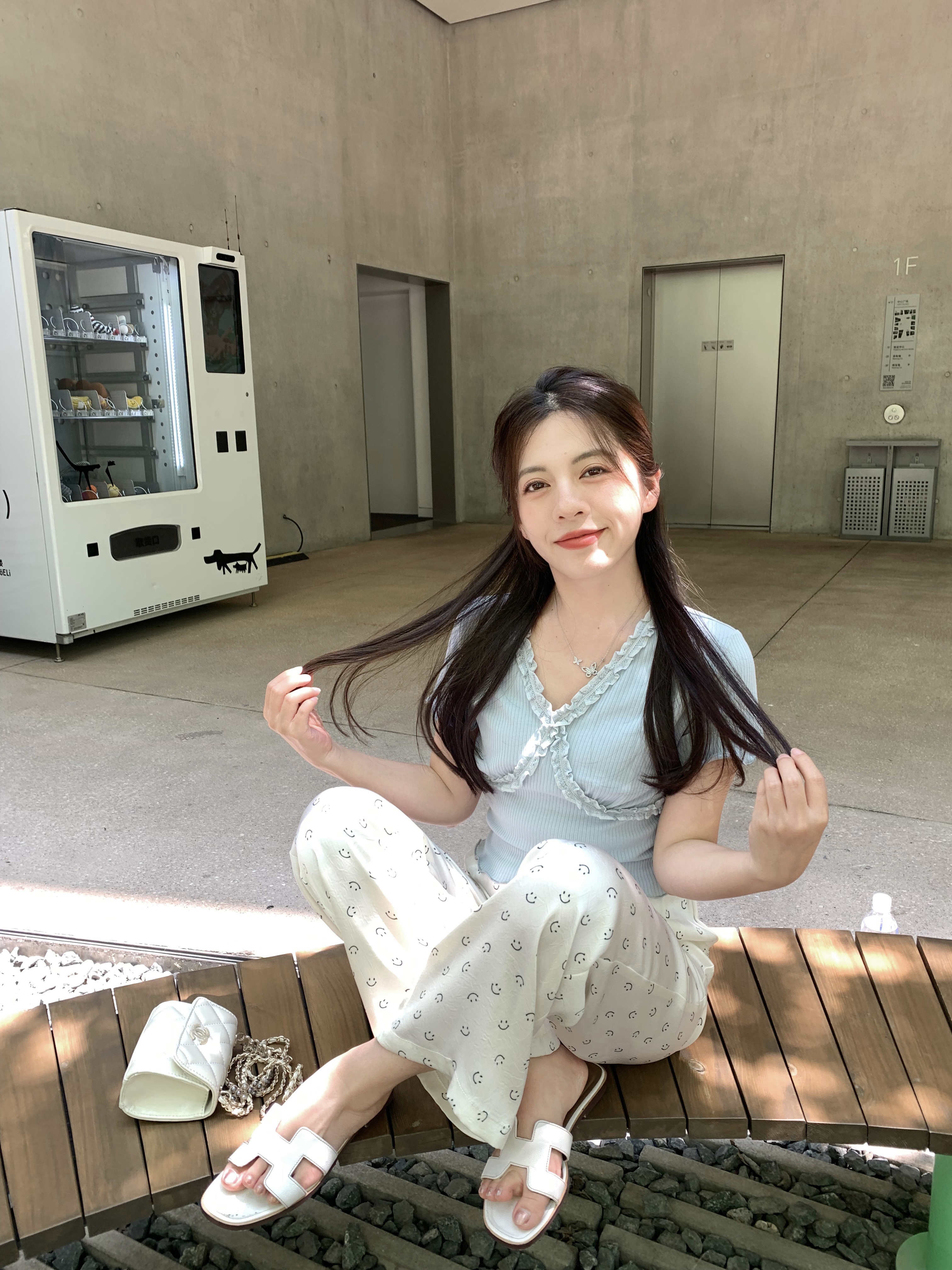 大眼自制Large eye蓝色木耳边V领短袖T恤女夏季修身短款甜辣上衣
