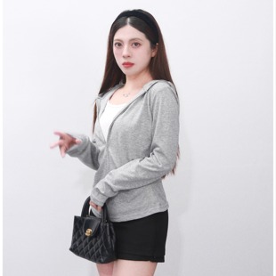 大眼LARGEEYE 小个子韩版假两件套卫衣早秋新款层次感长袖卫衣