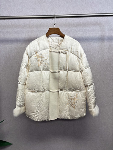 大牌k&专柜24冬款 水貂毛 国风绣花拼接羽绒服 821