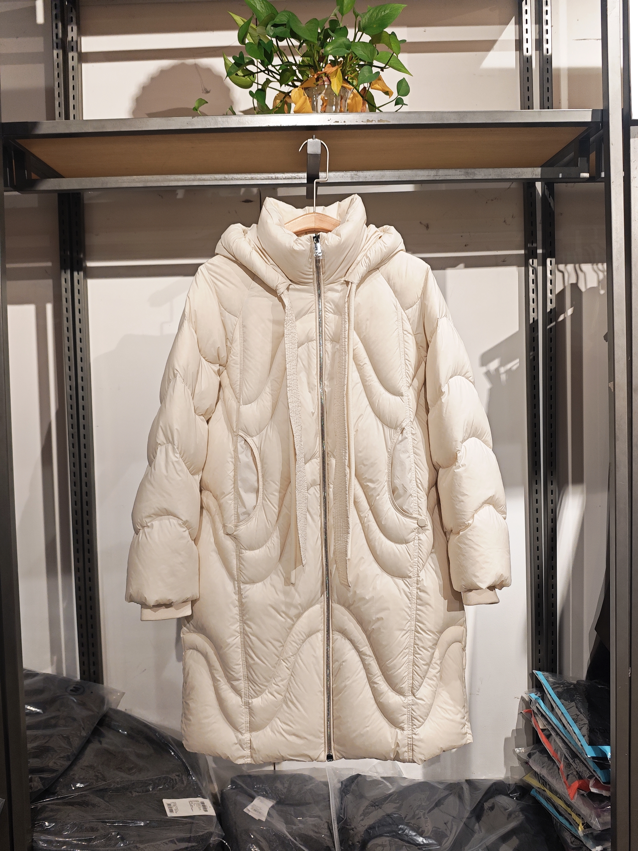 伊Bu都&专柜秋款福利 高克重 保暖中长款连帽羽绒服 Y24420309Y