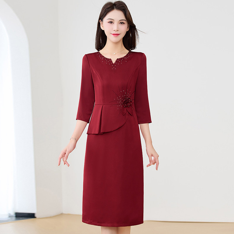红色宴会时尚连衣裙2025早秋新款奢华高端喜婆婆婚宴妈妈晚礼服