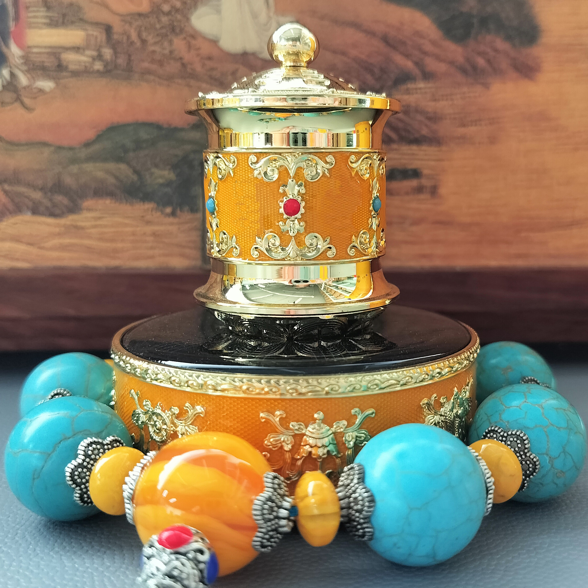 2025德田新款车载太阳能中控台转动内装饰品迷你充电永动台面摆件