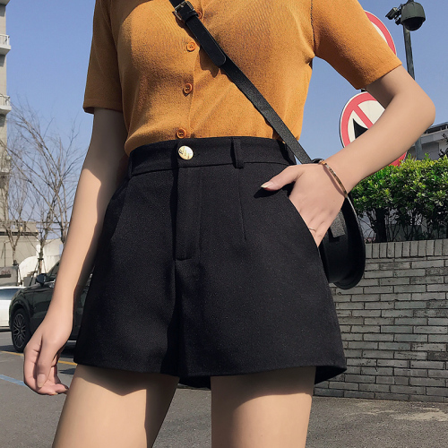 In spring and summer of 2021, wear versatile black high waist loose and slim casual elastic A-line Suit Shorts for women