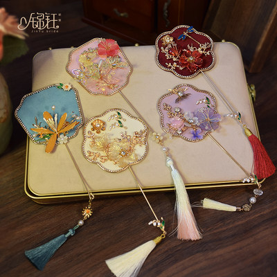 新中式新娘手持小扇子结婚旗袍晨袍拍照团扇布扇古典秀禾扇女