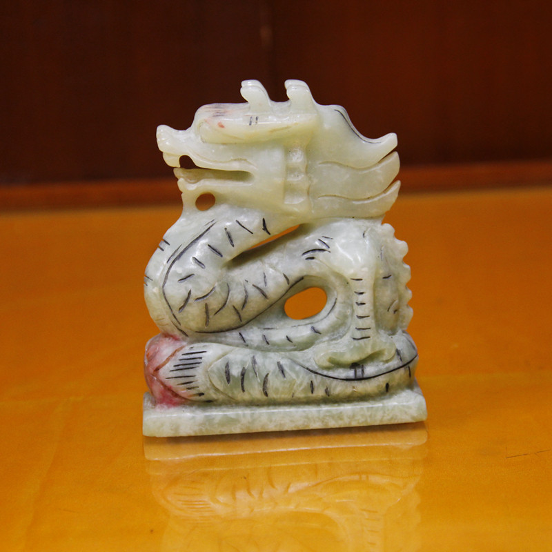 本命年岫玉青龙贵人生肖摆件家居风水用品招财龙年吉祥物如意饰品