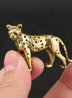 2023跨境新款猎豹黄铜摆件茶宠摆设仿古做旧铜雕手把件工艺品