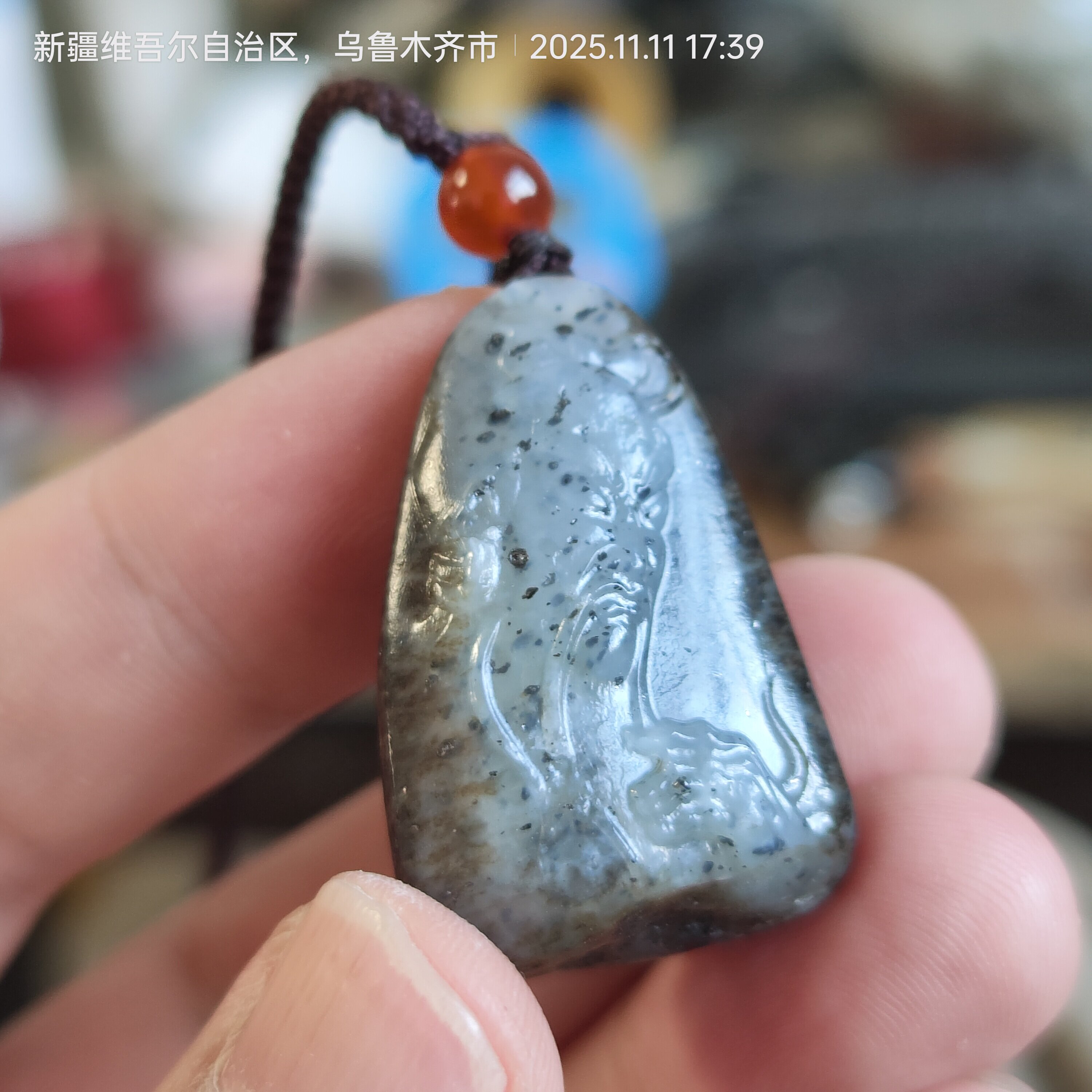 手艺人和田玉新疆和田玉籽料点墨青花黑油皮关公吊坠男女款
