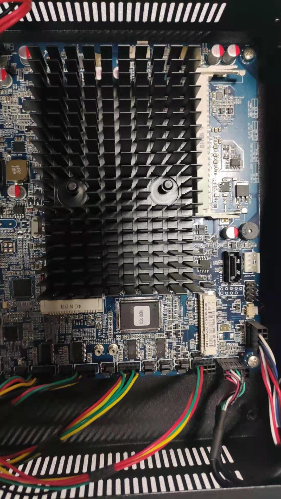 迷你机箱itx机箱D2550主板MT-9JGG/VGA/DVI/4个com无风扇主机NAS