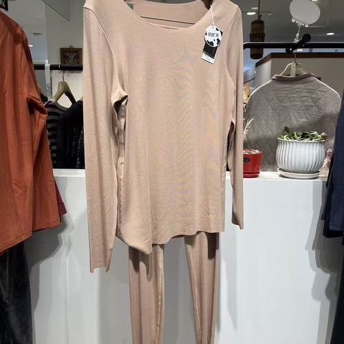 爱慕女士随心裁牛奶丝无痕薄款保暖上衣AM72A511保暖长裤AM73A511