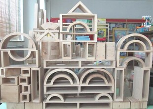 中空積木幼兒園兒童益智搭建玩具大型實(shí)木木質(zhì)拼插地面建構(gòu)積木