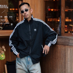 阿迪达斯三叶草程相同款男女复古三条纹泡泡纱立领梭织外套KC2605