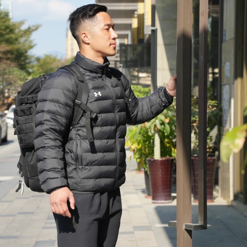 UA安德玛25新款男子立领运动休闲保暖防风短款轻薄羽绒服23600804