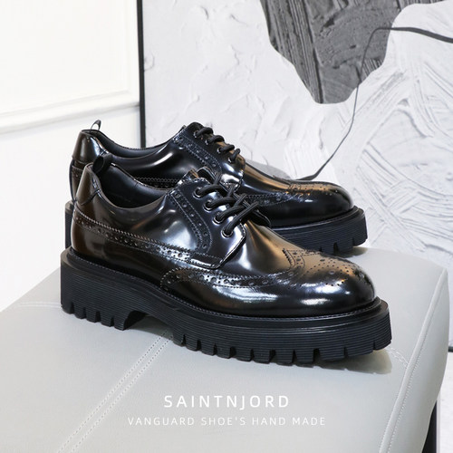 时尚亮皮布洛克轻质厚底休闲皮鞋