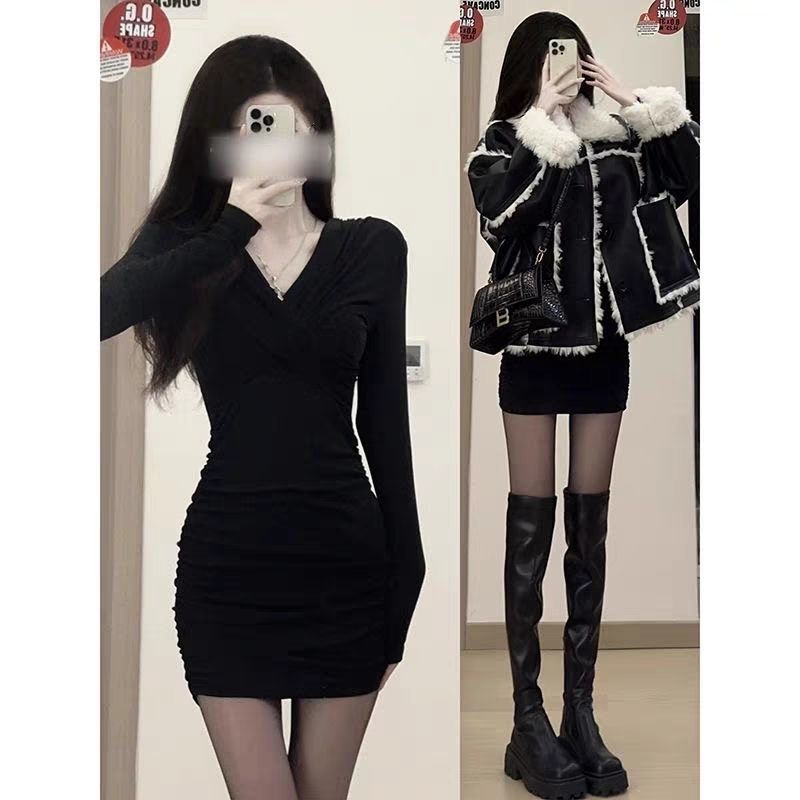 黑色纯欲辣妹连衣裙褶皱修身显瘦秋冬新款裙子打底紧身包臀短裙
