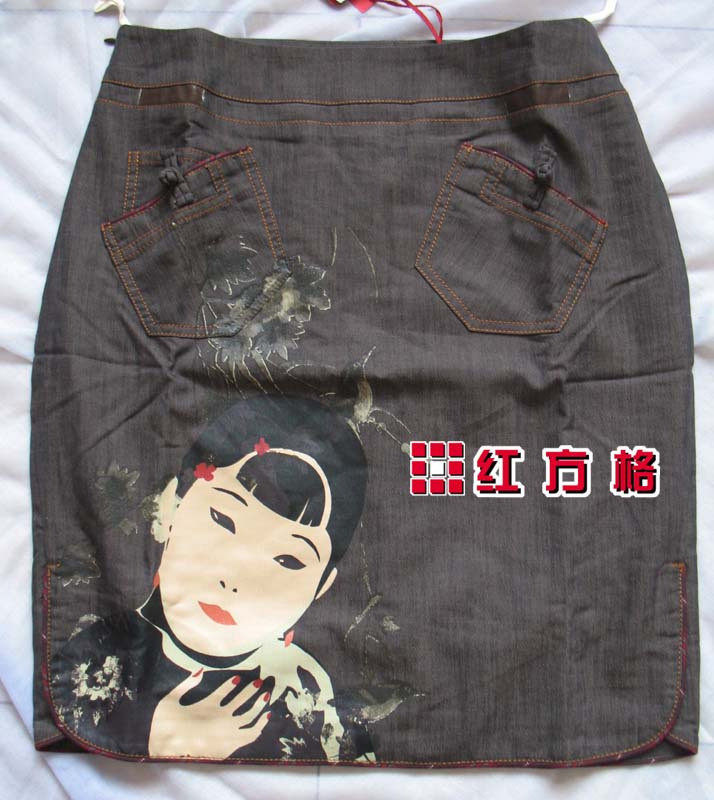 摩登印花盘扣半身裙