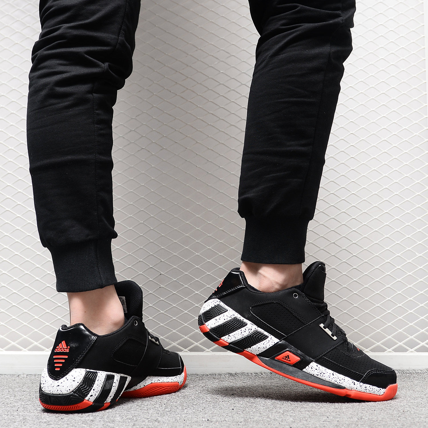Adidas/阿迪达斯正品新款男子 Regulate 团队篮球鞋 Q33337