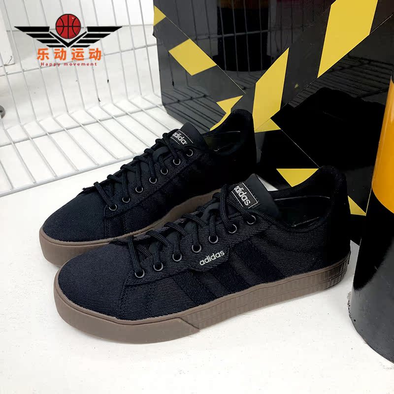 阿迪达斯男子休闲运动透气板鞋